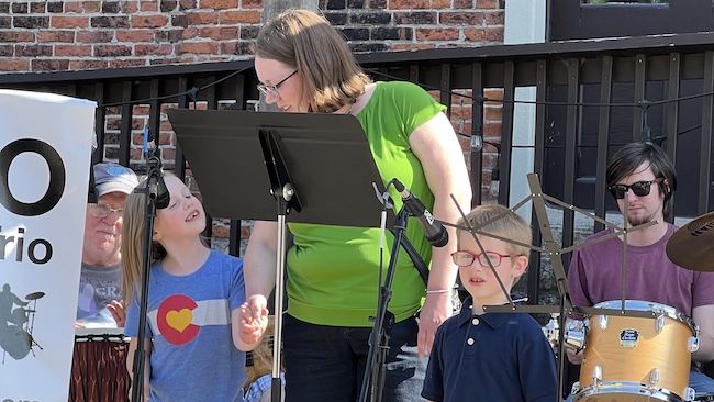 Mimi and Marty O’Shea join mom Lindsy singing “Swinging on a Star” along with guest drummer Wayne Farmer and H3O’s Hans Heukeshoven at a recent Island City Jazz Jam.