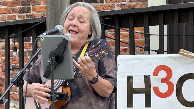 Local ukulele player Kelley Stanage performs “Unchain My Heart” at the September Jazz Jam.