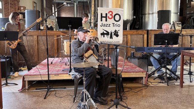 Minnesota Music Hall of Fame’s Les Fields jams with H3O.
