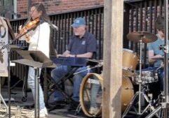 Local fiddler Beth Oness jamming with H3O Jazz Trio.